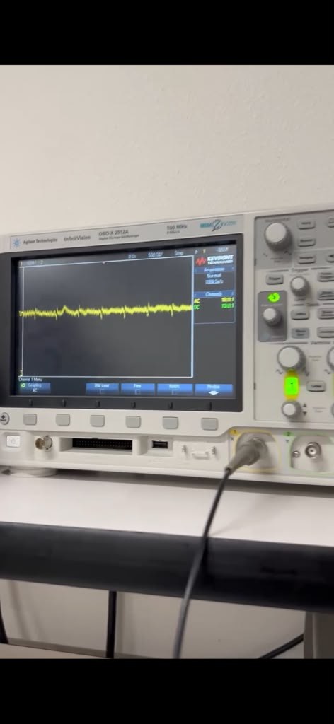 Oscilloscope showing the circuit's output trace