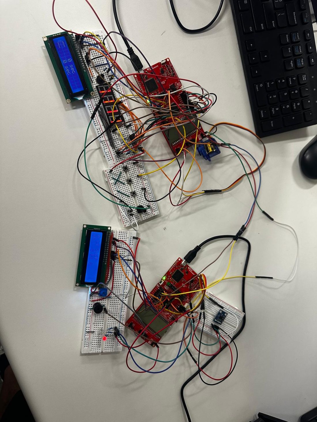 Two MSP432 boards wired on breadboards
